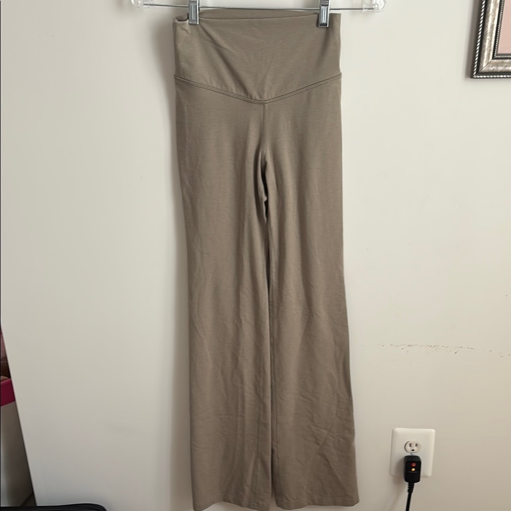 Old Navy Active Powerchill Khaki Extra High Rise Slim Boot Cut Pants